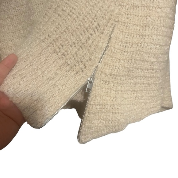 Moth Sweater Medium wool - Picture 2 of 8